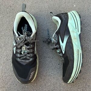 Brooks Cascadia 16 Black and Mint Green Trail Running Shoes